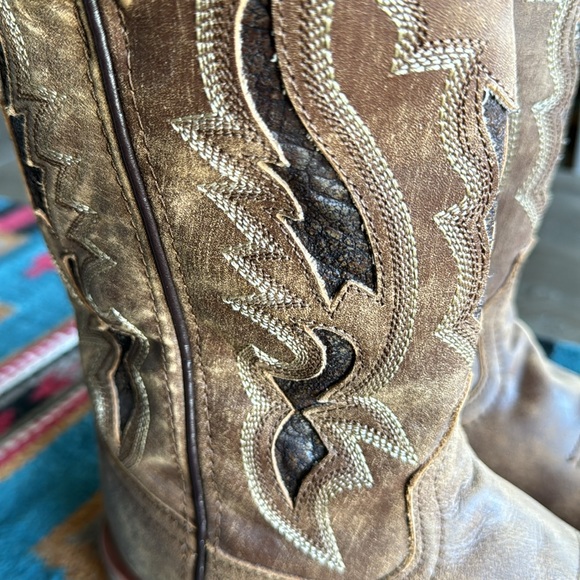 LAREDO MEN'S DISTRESSED LEATHER WESTERN BOOTS - BROAD SQUARE TOE - Picture 10 of 14